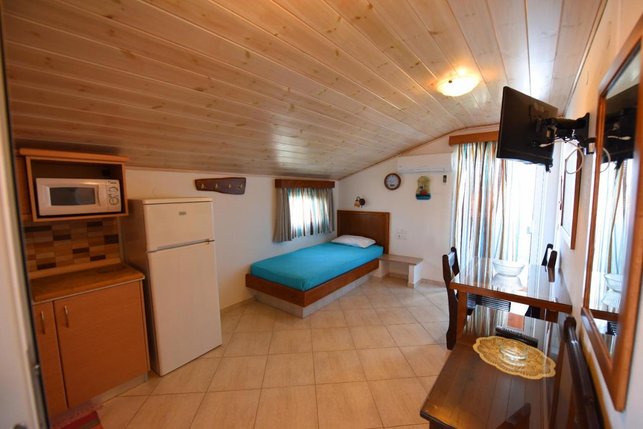 Ferienwohnung Haus Niko Nea Poteidaia Zimmer foto