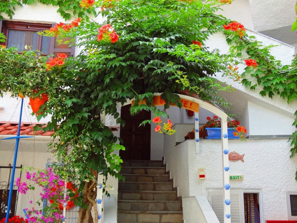 Ferienwohnung Haus Niko Nea Poteidaia Exterior foto
